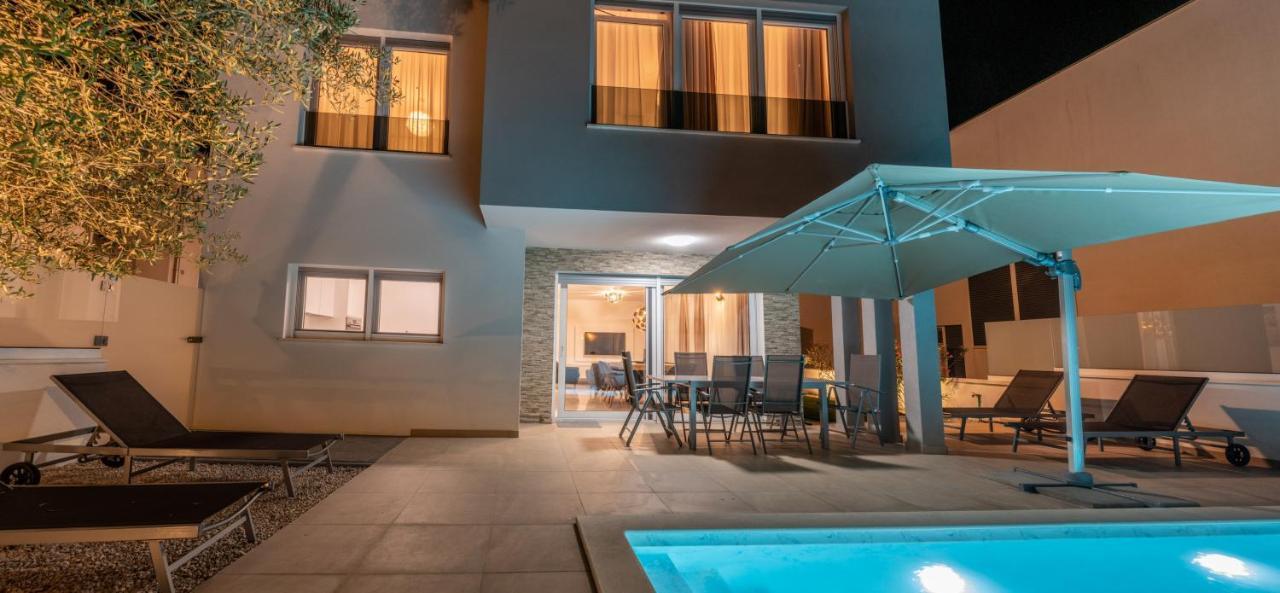 Villa Dea - Dein Rueckzugsort Am Meer Mit Beheiztem Pool ヴーシ エクステリア 写真