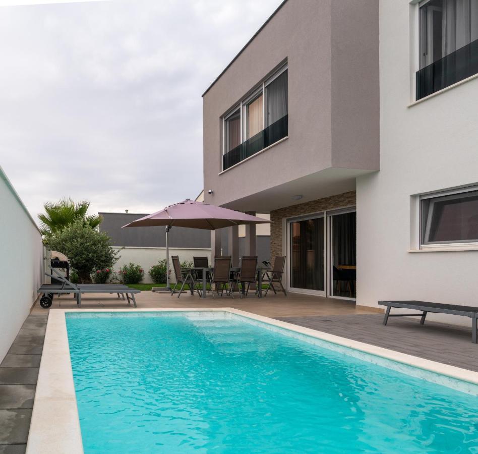 Villa Dea - Dein Rueckzugsort Am Meer Mit Beheiztem Pool ヴーシ エクステリア 写真